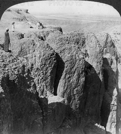 'Looking down the Nile from the western cilffs of Thebes, Egypt', 1905.Artist: Underwood & Underwood