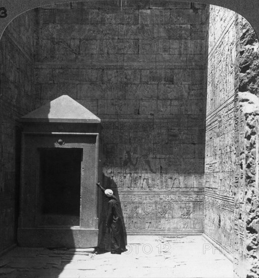 'The holy of holies and shrine for the divine image, Temple of Edfu, Egypt', 1905.Artist: Underwood & Underwood