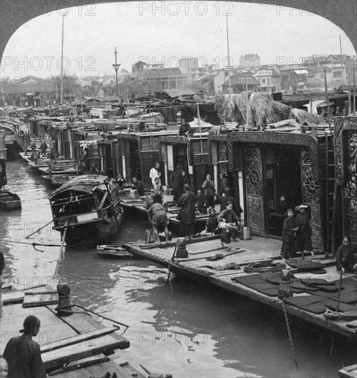 A street of 'flower boats', Canton, China, 1900.Artist: Underwood & Underwood