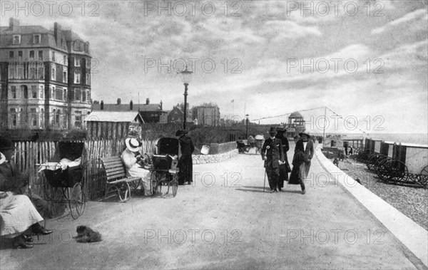 The Parade, Bexhill-on-Sea, East Sussex, early 20th century.Artist: Photochrom Co Ltd of London