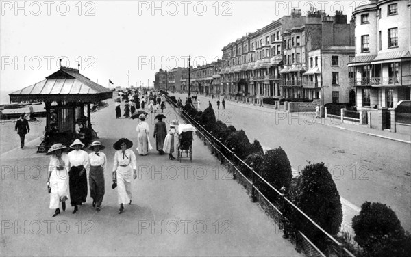 The promenade, West Worthing, West Sussex, early 20th century.Artist: Valentine & Sons