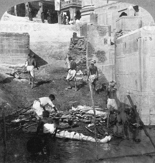 Bathing and burning the Hindu dead, Benares (Varanasi), India 1903.Artist: Underwood & Underwood