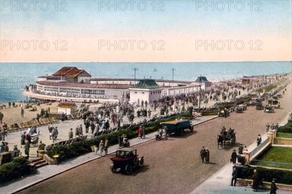 The bandstand and promenade, Worthing, West Sussex, early 20th century. Artist: Unknown