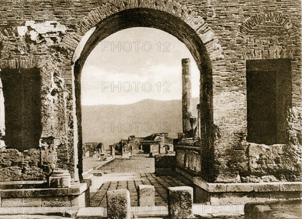 Arco di Nerone, Pompeii, Italy, c1900s. Creator: Unknown.