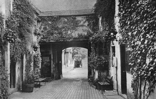 Courtyard of the Saracen's Head inn, Southwell, Nottinghamshire, 1924-1926. Artist: Unknown