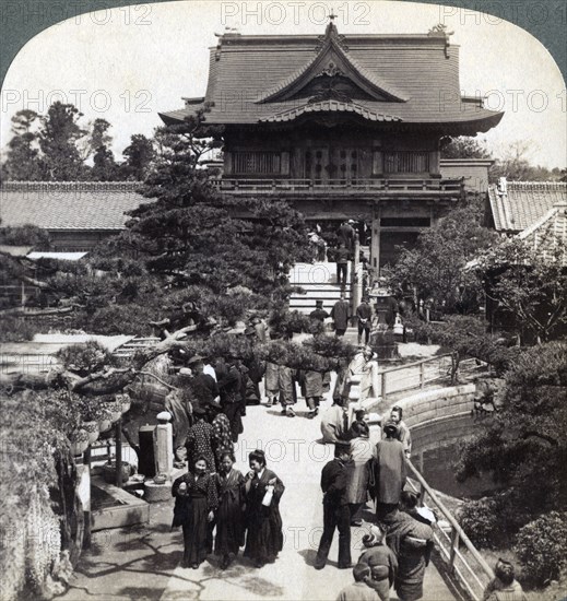 Main gateway to Kameido Temple, Tokyo, Japan, 1904. Artist: Underwood & Underwood