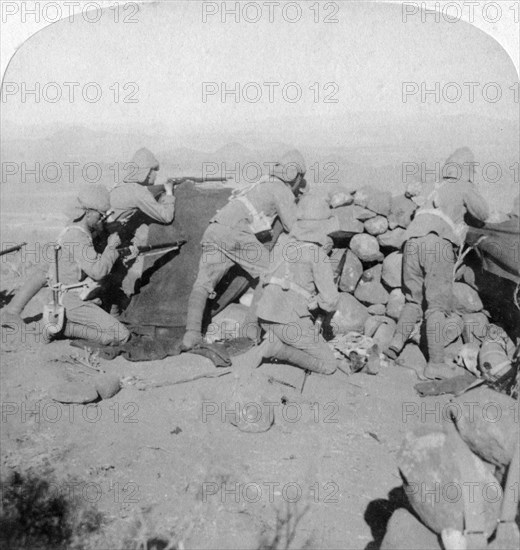 Troops defending New Zealand Hill, Slingersfontein, South Africa, 25th January 1900.Artist: Underwood & Underwood