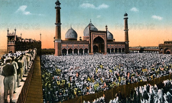 Friday prayers, Jama Masjid, Delhi, India, early 20th century. Artist: Unknown