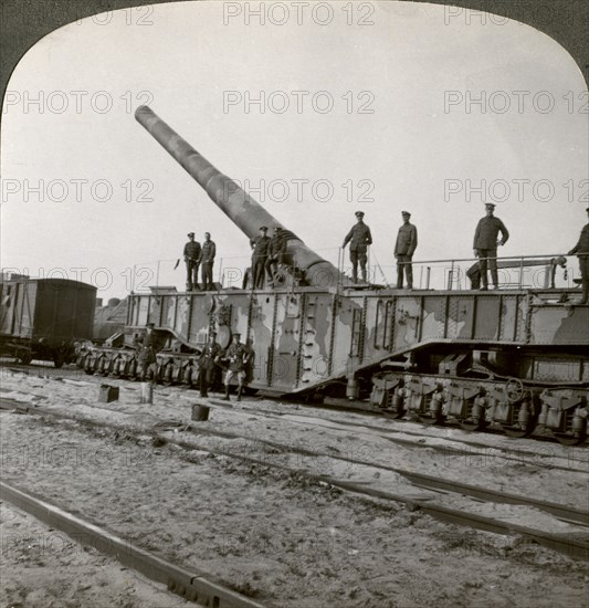 16 inch railway gun which pulverised the Hindenburg Line, World War I, France, 1917-1918.Artist: Realistic Travels Publishers