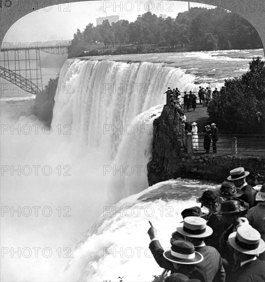 Niagra Falls from Goat Island, New York, USA.Artist: Realistic Travels Publishers