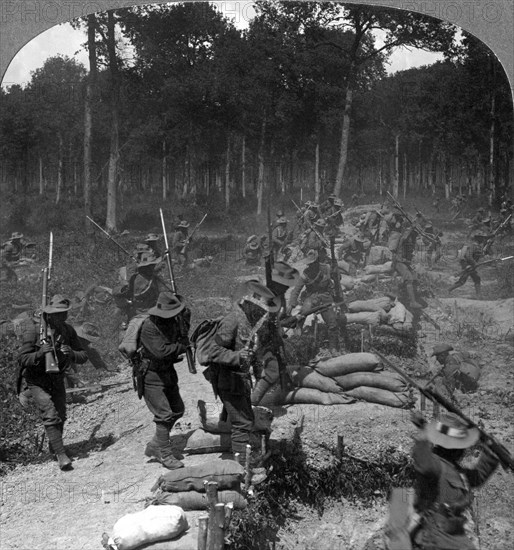 First World War battlefield scene, 1914-1918.Artist: Realistic Travels Publishers