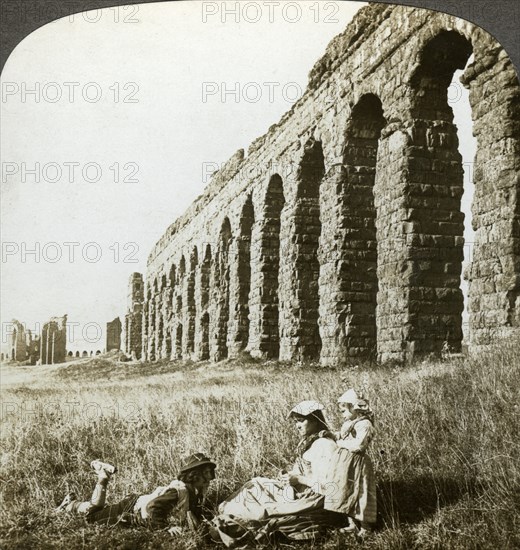 Aqueduct of Claudius and the Campagna, Rome, Italy.Artist: Underwood & Underwood