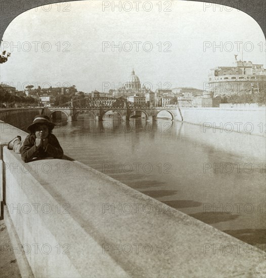 The River Tiber, Castel Sant' Angelo and St Peter's Basilica, Rome, Italy.Artist: Underwood & Underwood