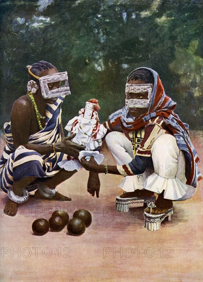 Swahili women with a fetish, Zanzibar. Artist: Unknown