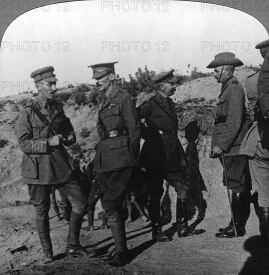 Lord Kichener reviews the situation at Gallipolli with ANZAC officers, World War I, 1915-1916.Artist: Realistic Travels Publishers