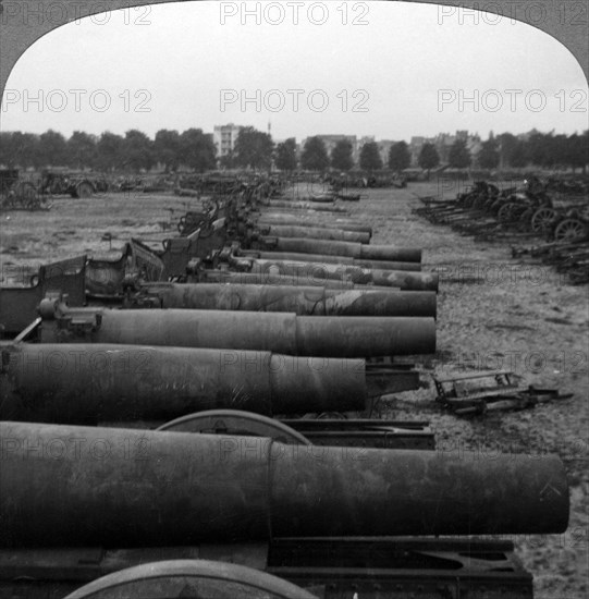 Captured German guns, Brussels, Belgium, World War I, 1914-1918.Artist: Realistic Travels Publishers