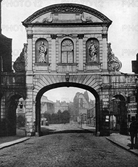 Temple Bar archway, at the Stand end of Fleet Street, London, 1877 (1951). Artist: Unknown