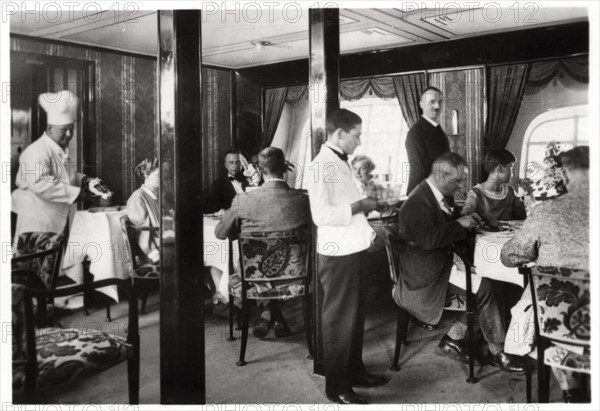 Passengers' dining room, Zeppelin LZ 127 'Graf Zeppelin', 1933. Artist: Unknown