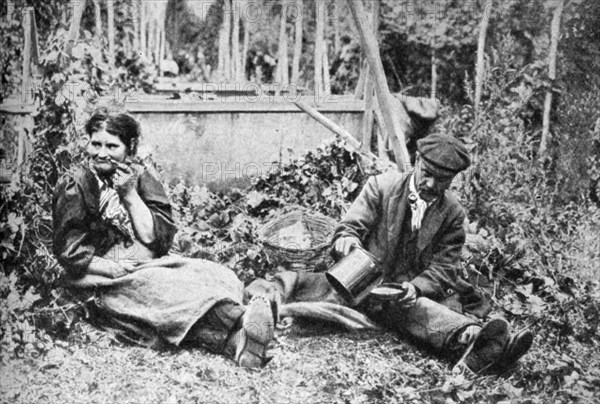 Hop pickers, Kentish hop fields, c1922. Artist: Unknown