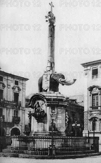 Piazza del Duomo (Cathedral Square), Catania, Sicily, Italy, c1923. Artist: Unknown