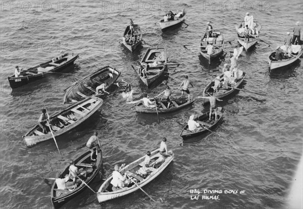 Diving boys at Las Palmas, Gran Canaria, Canary Islands, Spain, 20th century. Artist: Unknown