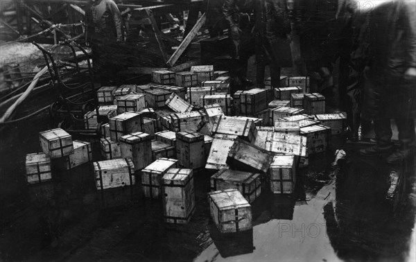 Transportation of £14,000,000 of bullion on the British battleship HMS 'Malaya', 1940. Artist: Unknown