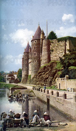 The women of Josselin doing their laundry, Brittany, France, c1924. Artist: Unknown