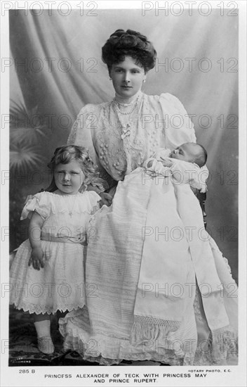 Princess Alexander of Teck with Princess May and Prince Rupert, c1907.Artist: Stuart Richmond