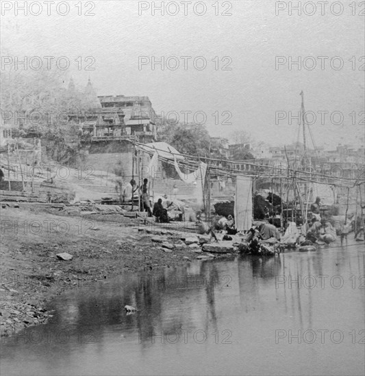 Bathing ghat, Benares, India, late 19th or early 20th century. Artist: BW Kilburn