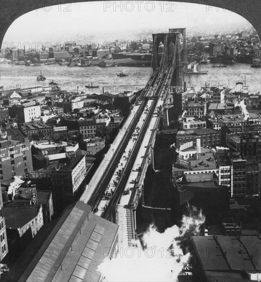 Brooklyn Bridge, New York City, New York, USA, late 19th or early 20th century.  Artist: Underwood & Underwood