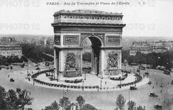 Arc de Triomphe and Place de l'Etoile, Paris, France, early 20th century. Artist: Unknown