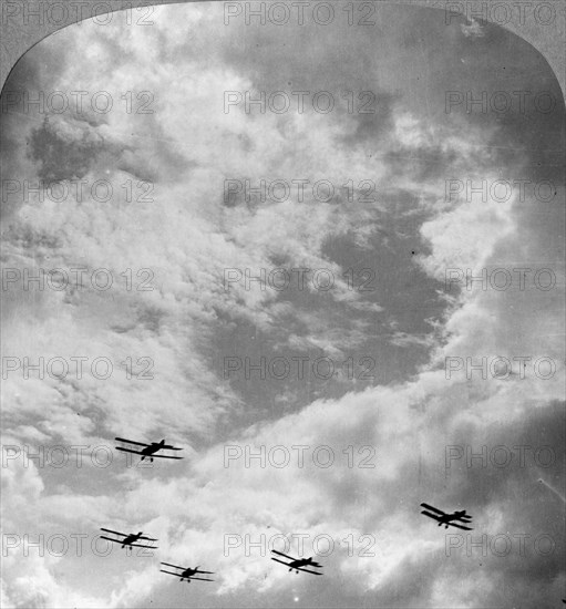 A battle squadron in fighting formation, World War I, c1914-c1918.  Artist: Realistic Travels Publishers