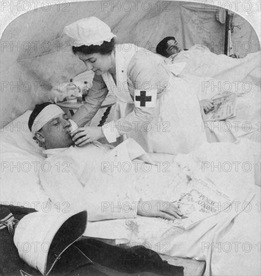 In a British field hospital on the Tugela River, South Africa, 2nd Boer War, 1900.  Artist: Underwood & Underwood