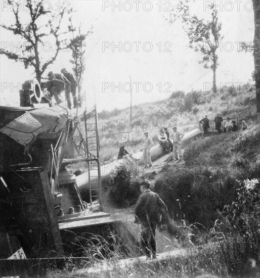 ''Big Bertha', the German gun that shelled Paris', World War I, c1918. Artist: Nightingale & Co