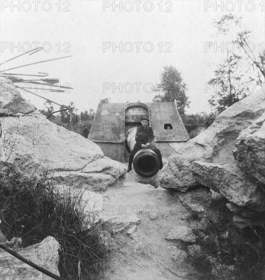 Langer Max, German rail mounted siege gun, Moere, near Ostend, Belgium, World War I, c1918. Artist: Nightingale & Co