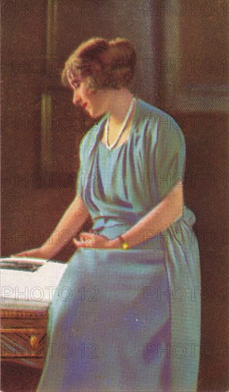 Lady Elizabeth Bowes-Lyons (1900-2002). Creator: Unknown.