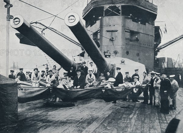 The big guns of HMS New Zealand, c1914. Artist: Unknown