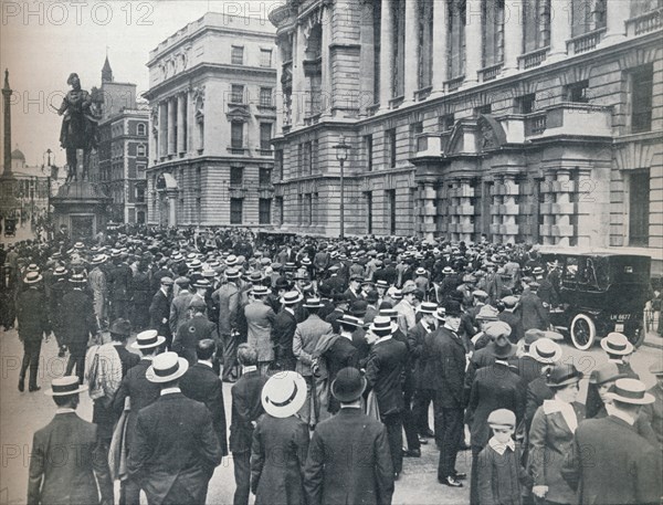 Crowd waiting outside the War Office on the morning before war was declared', 1914. Artist: Unknown