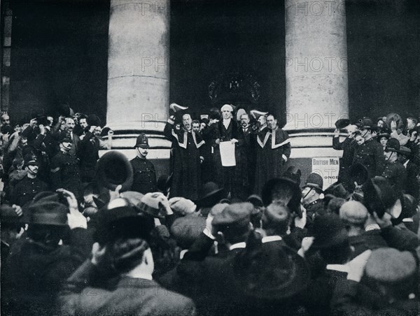 Reading the Proclamation of the War against Turkey from the Royal Exchange, London, 1914. Artist: Unknown