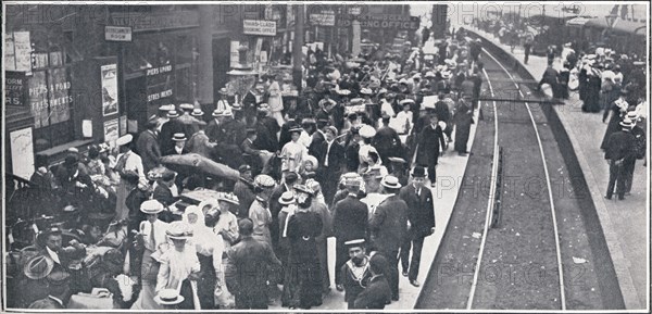 The Holiday Exodus from London, 1906. Artist: Unknown