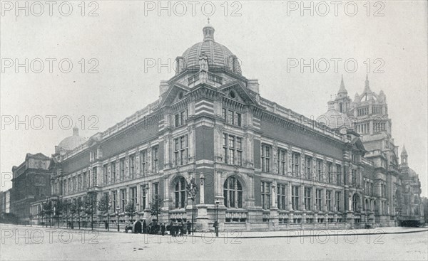 'The new Victoria and Albert Museum opened on June 26th, 1909', c1909. Artist: Unknown.