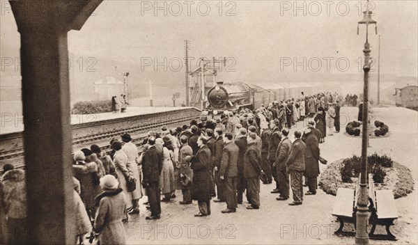 'Sympathetic interest in the Royal Funeral Train at Welwyn Station', 1936. Artist: Unknown.
