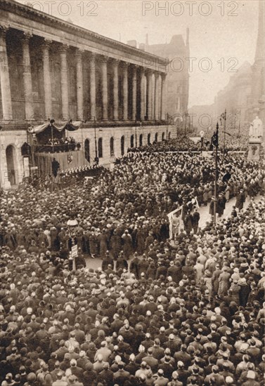 'In Birmingham: King Edward VIII. proclaimed in the second largest city in England', 1936. Artist: Unknown.