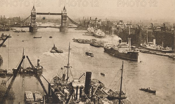 'London - Tower Bridge and the Pool', c1910. Artist: Unknown.