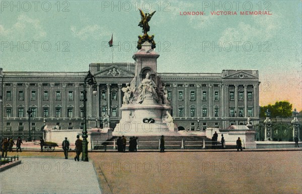 'London, Victoria Memorial', c1913. Artist: Unknown.