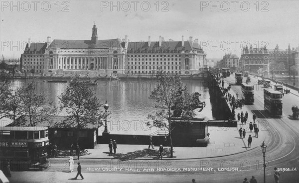 'New County Hall and Boadicea Monument, London', c1925 Artist: Unknown.