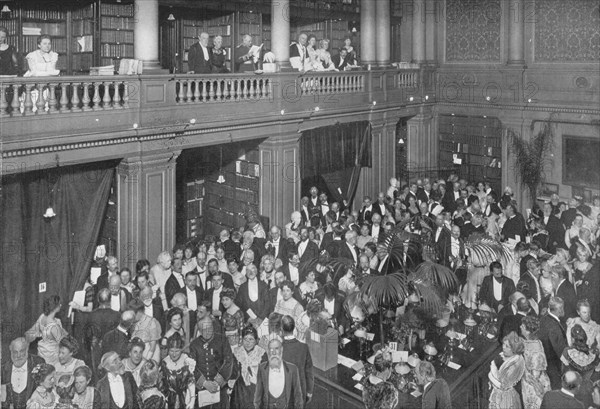 'Ladies' night' at the Royal Society, London, c1903 (1903). Artist: Unknown.