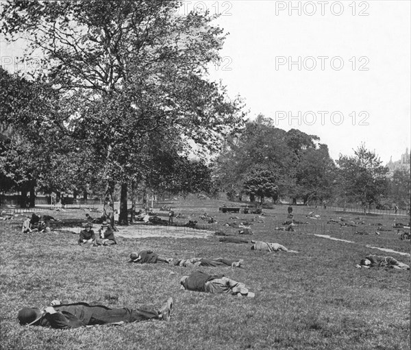 A summer afternoon scene in St James's Park, London, c1900 (1901). Artist: Unknown.