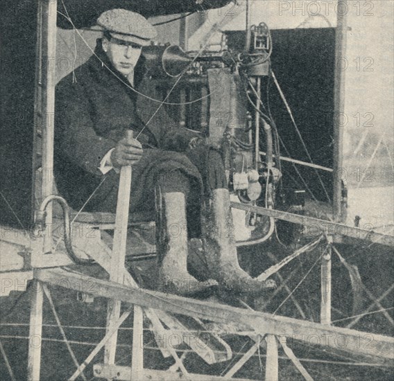 The aeroplane that made the first flight of a circular mile in Great Britain, c1909 (c1937). Artist: Unknown.