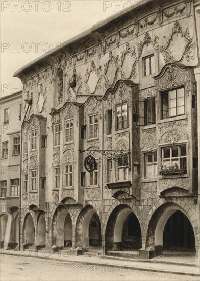 'Wasserburg am Inn - Weinhaus', 1931. Artist: Kurt Hielscher.